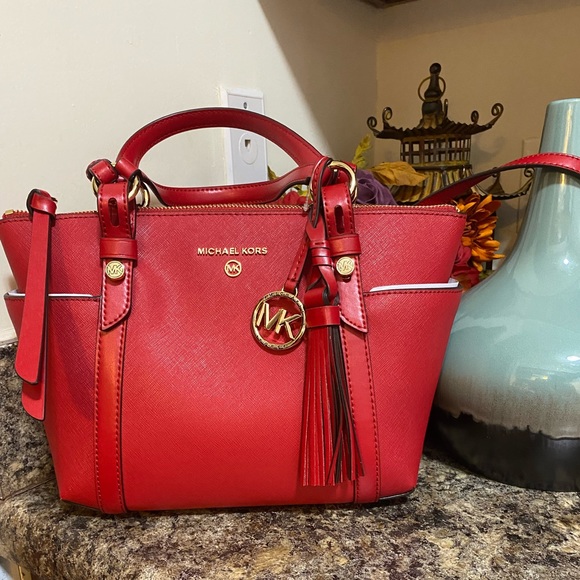 ❤️🔥MICHAEL KORS SAFFIANO LEATHER CROSSBODY/SATCHEL TOTE w/FREE DUST BAG 👜 - Picture 7 of 15